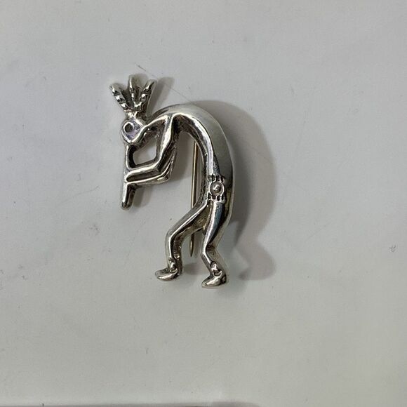 Native American Signed Sterling Kokopelli Brooch - Picture 11 of 12